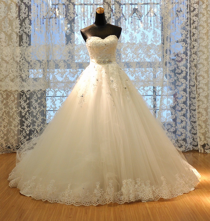 samples of lace gown